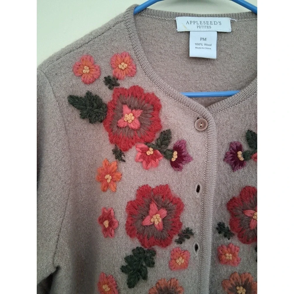 vintage 100 % Wool.Appleseed's Petites floral embroidered cardigan. P M . - Picture 2 of 14